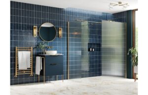 Aqua Platinum 900mm Fluted Wetroom Panel & Side Panel Arm - Brushed Brass